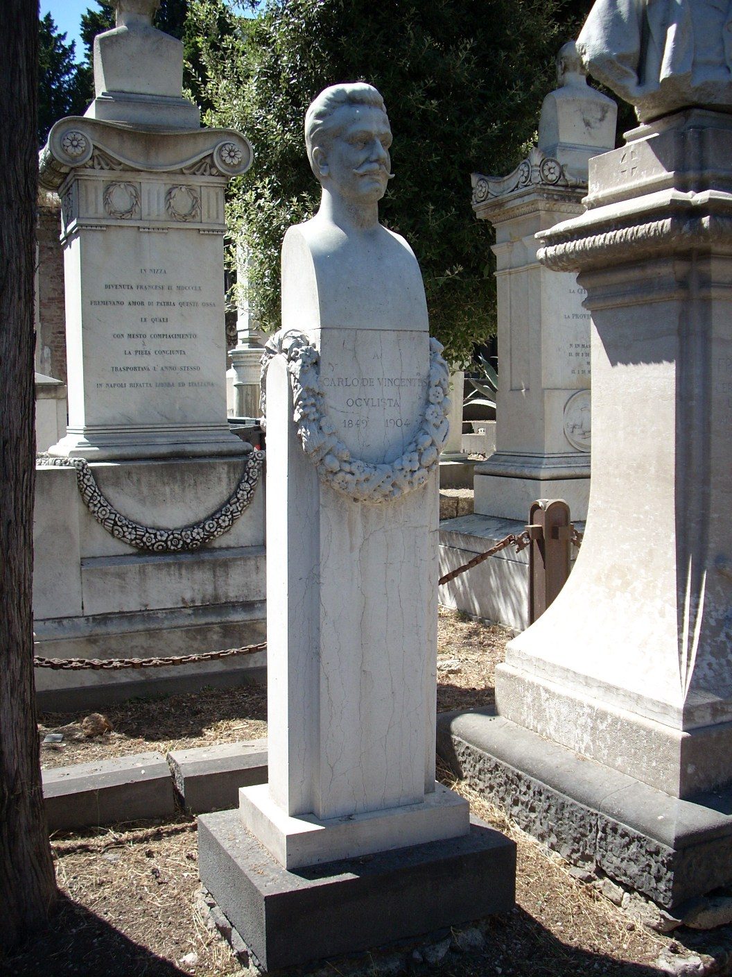 Carlo De Vincentiis bust, Cimitero Poggioreale, Naples - 01.JPG